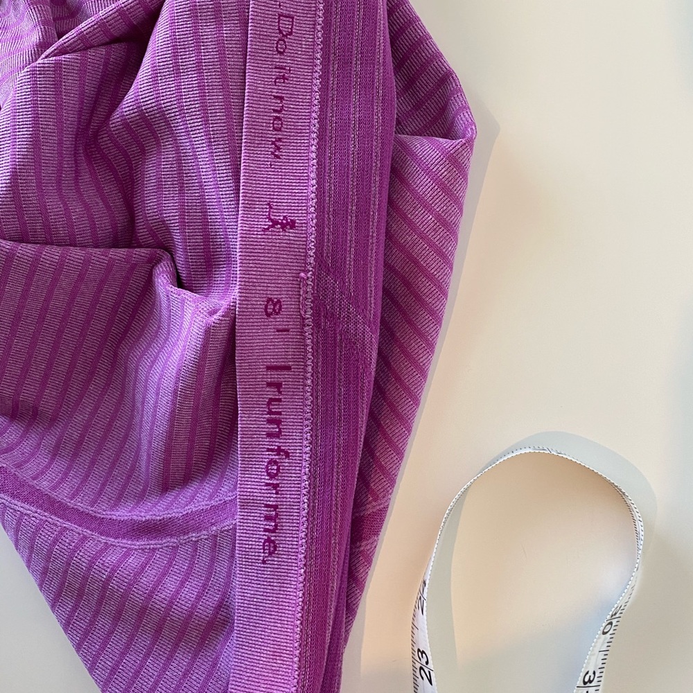 ⭐️ SOLD ⭐️ Lululemon High Neck Swiftly - Picture 3 of 6